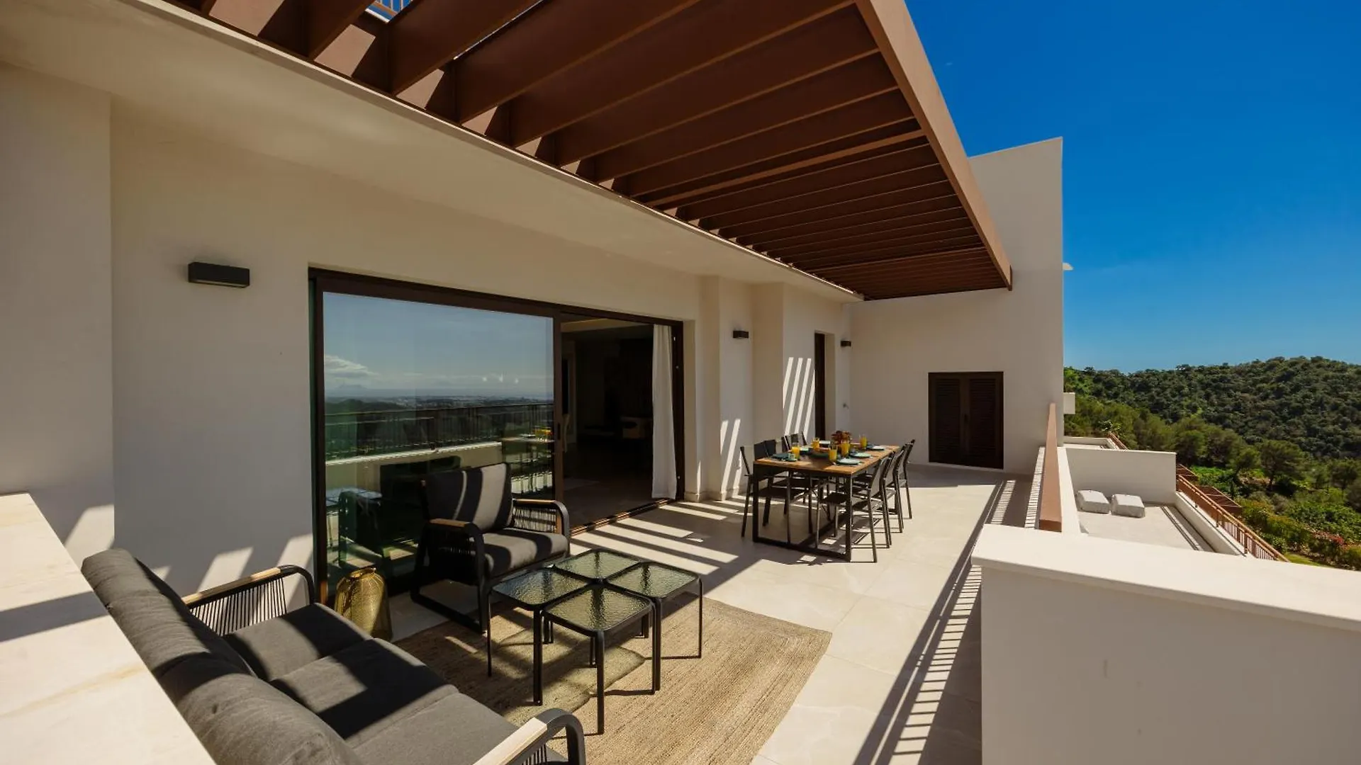 Modern Penthouse With Two Terraces, Jacuzzi And Sea, Lake And Mountain Views, In Almazara Hills Istán