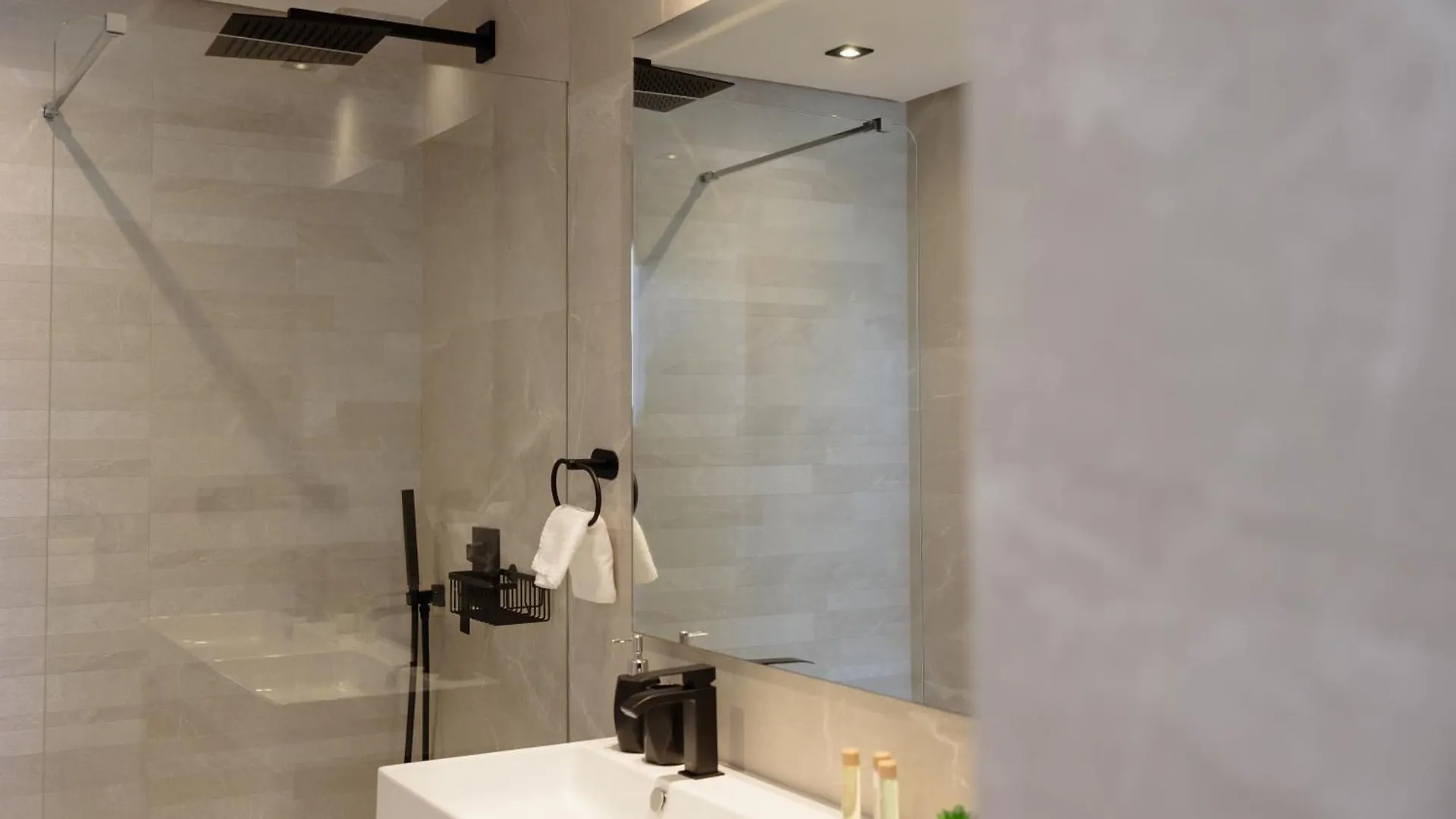 Modern Penthouse With Two Terraces, Jacuzzi And Sea, Lake And Mountain Views, In Almazara Hills Istán 0*,
