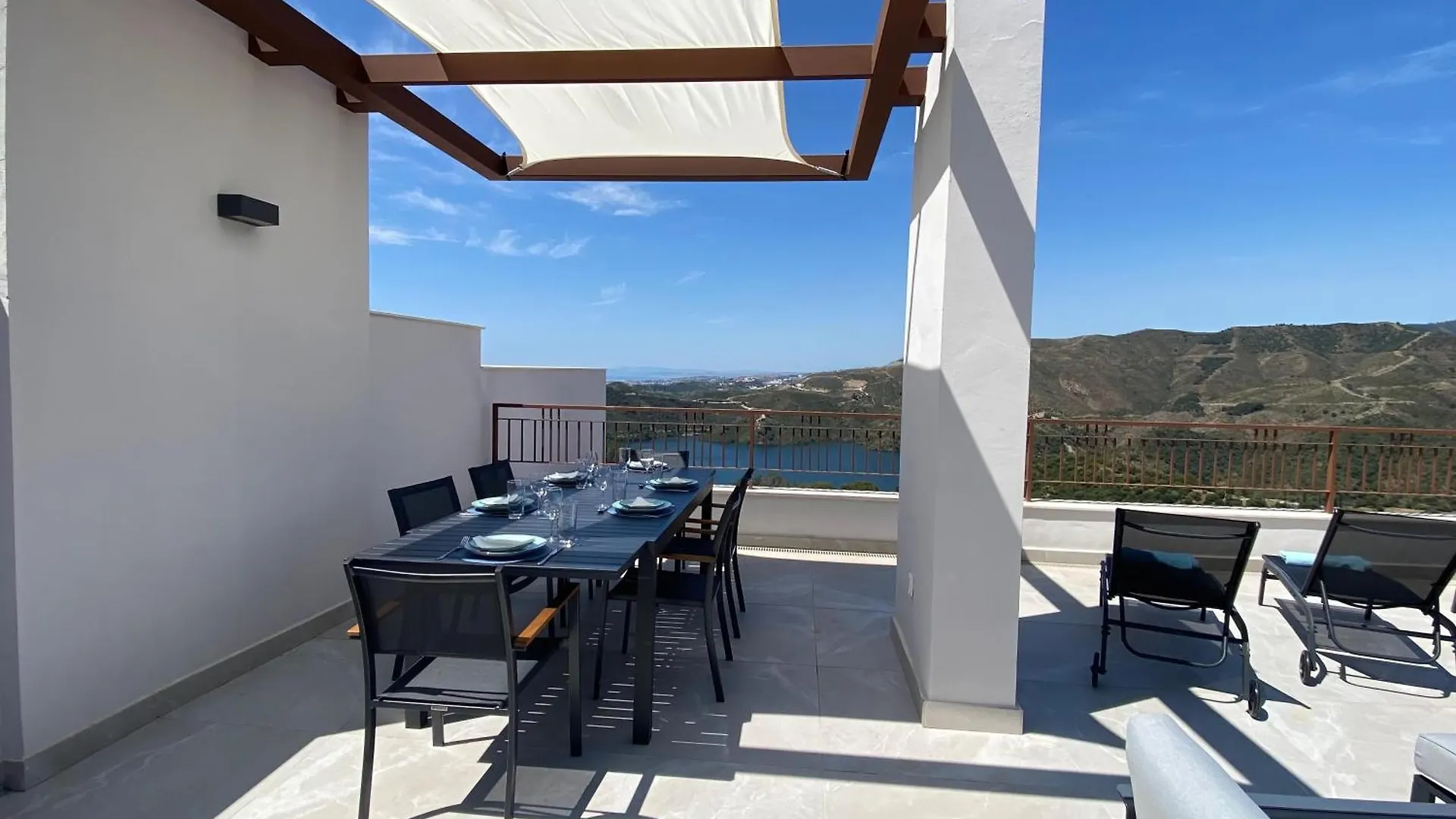 Modern Penthouse With Two Terraces, Jacuzzi And Sea, Lake And Mountain Views, In Almazara Hills Istán Ισπανία